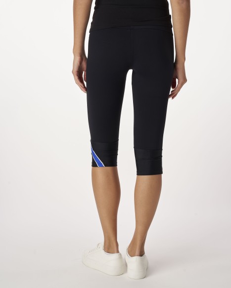 Pantalon pirata color negro y azul fluor linea spinning ActiveMotion