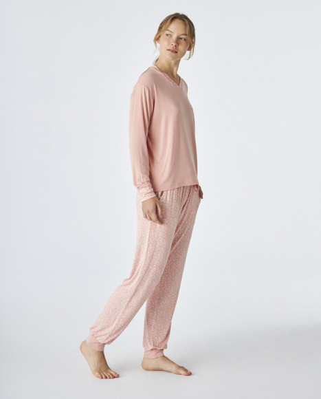 Pijama de mujer tejido modal en color rosa estampado