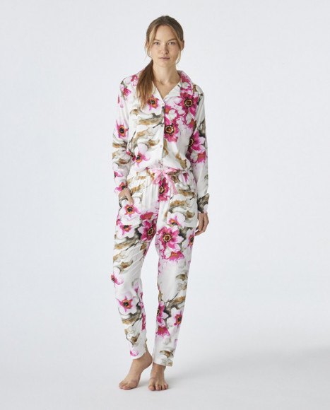 Pijama de mujer de algodón en color blanco con flores estampadas