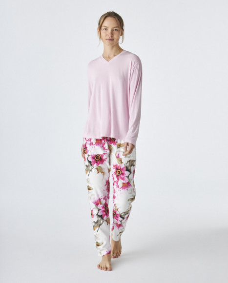 Pijama de mujer de tejifdo modal en color rosa con flores