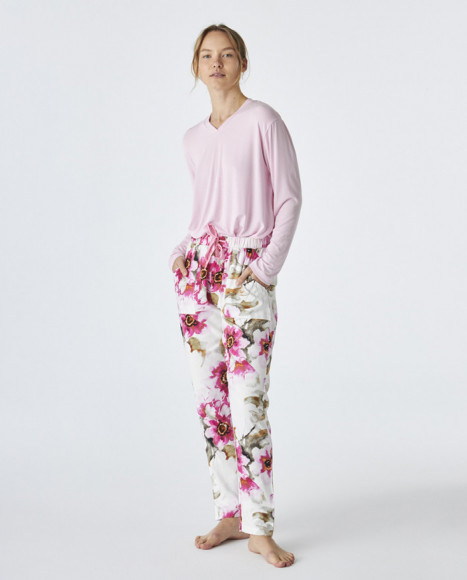 Pijama de mujer de tejifdo modal en color rosa con flores