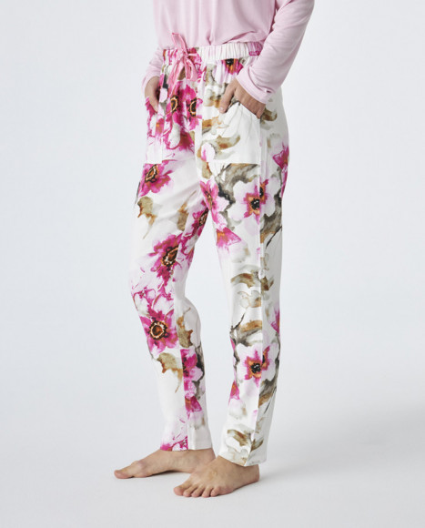 Pijama de mujer de tejifdo modal en color rosa con flores