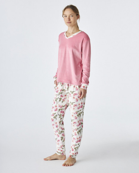 Pijama de mujer de terciopelo en color rosa y estampado floral