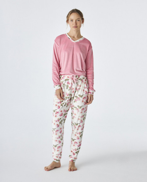 Pijama de mujer de terciopelo en color rosa y estampado floral