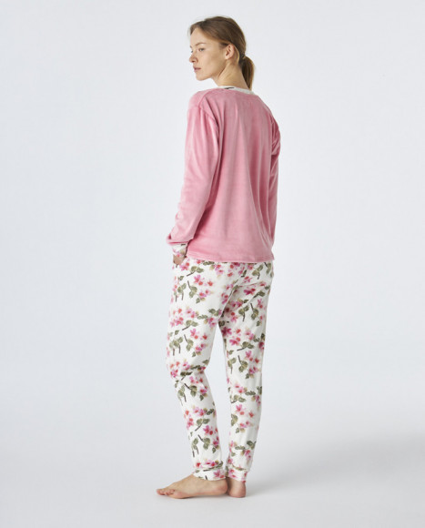 Pijama de mujer de terciopelo en color rosa y estampado floral