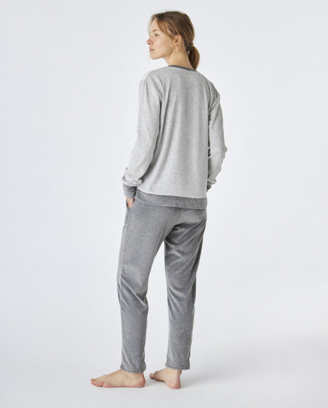 Pijama de mujer de terciopelo de color gris