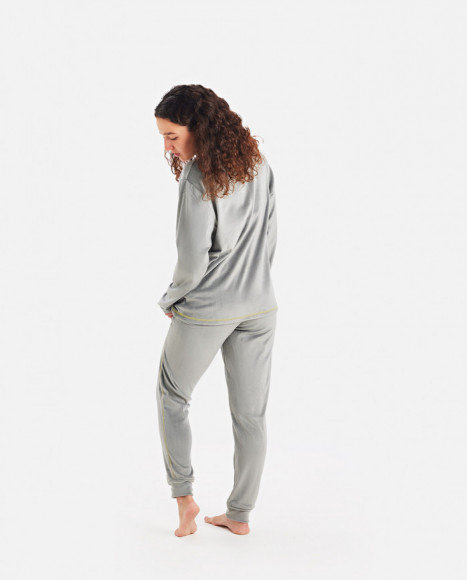 Pijama para mujer de terciopelo en color gris